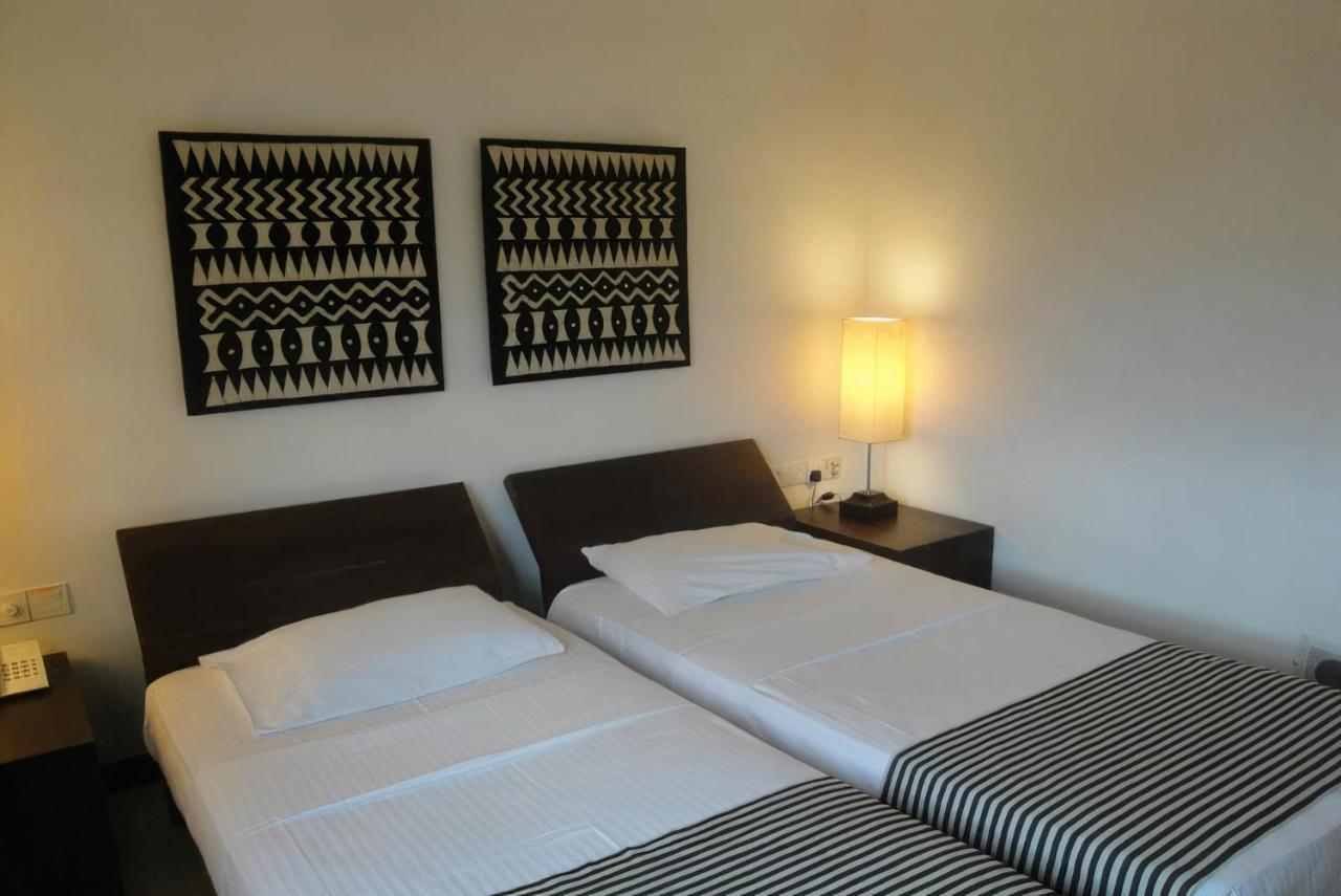 Goldi Sands Hotel Negombo Bagian luar foto