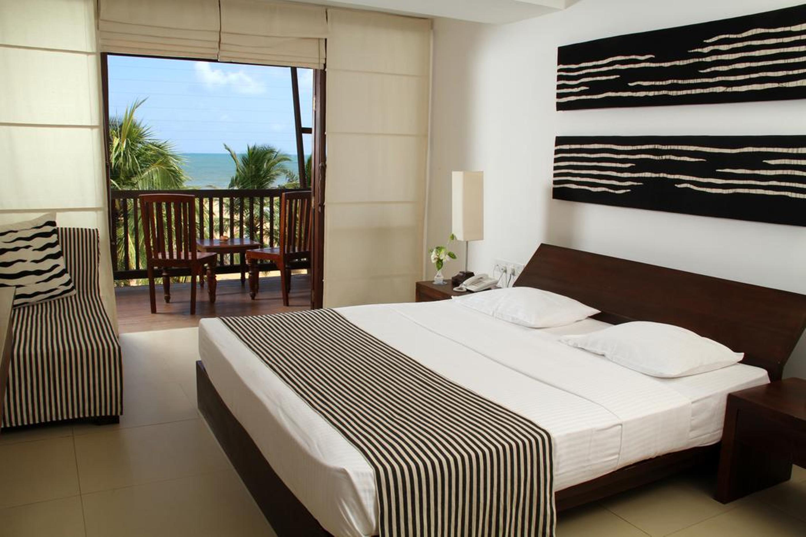 Goldi Sands Hotel Negombo Bagian luar foto