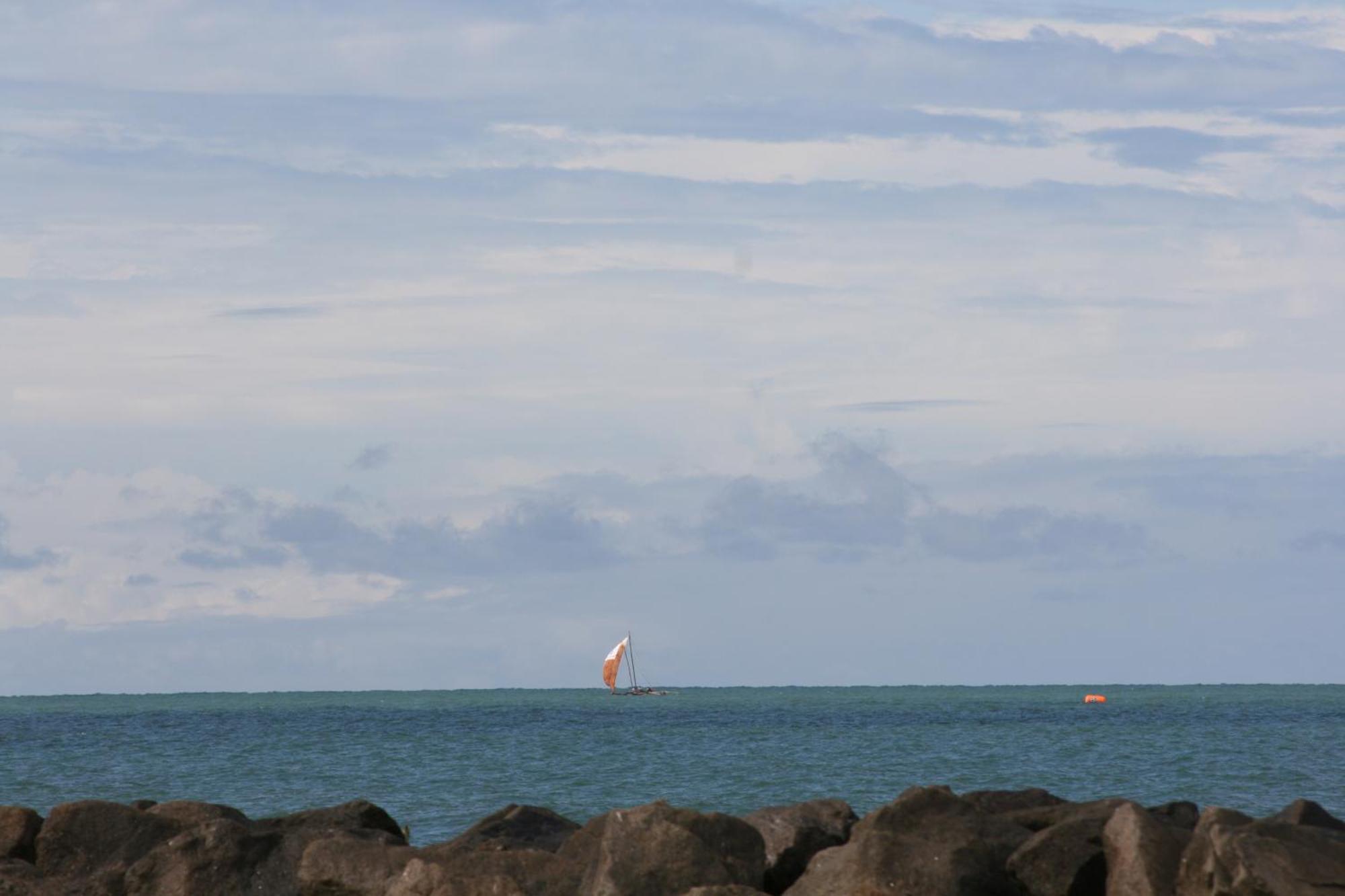 Goldi Sands Hotel Negombo Bagian luar foto