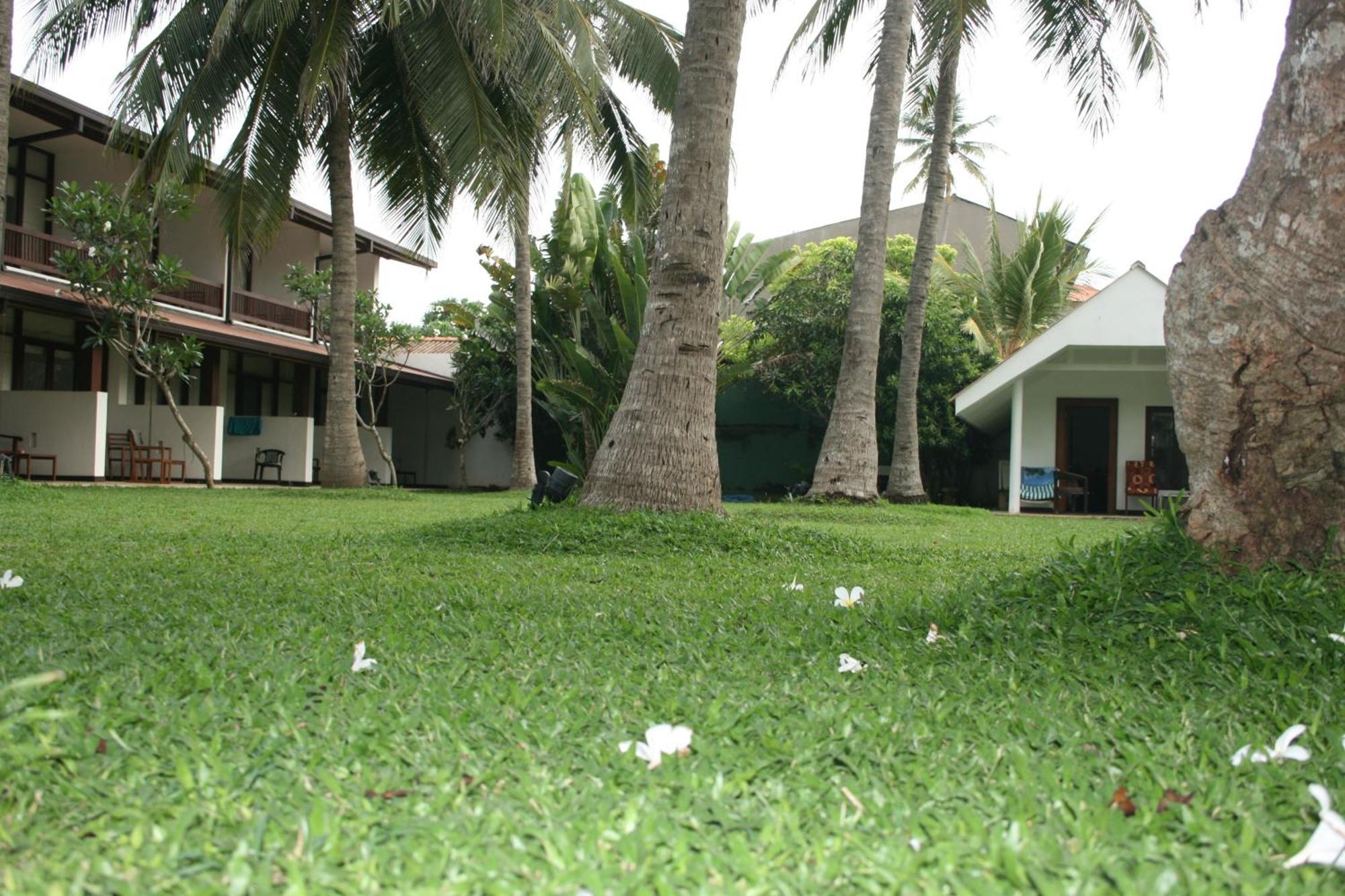 Goldi Sands Hotel Negombo Bagian luar foto