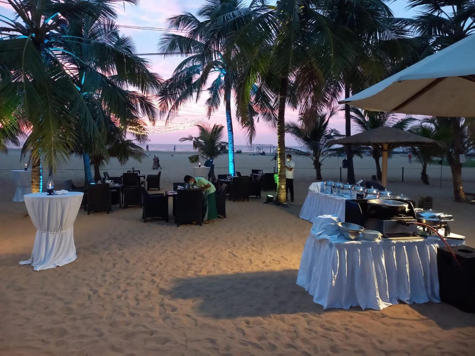 Goldi Sands Hotel Negombo Bagian luar foto