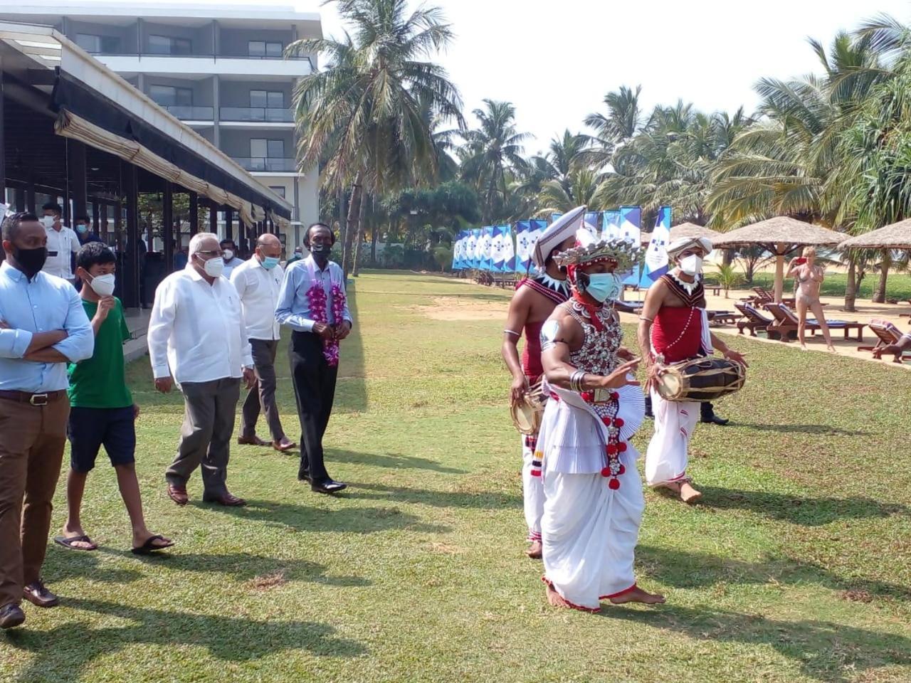 Goldi Sands Hotel Negombo Bagian luar foto