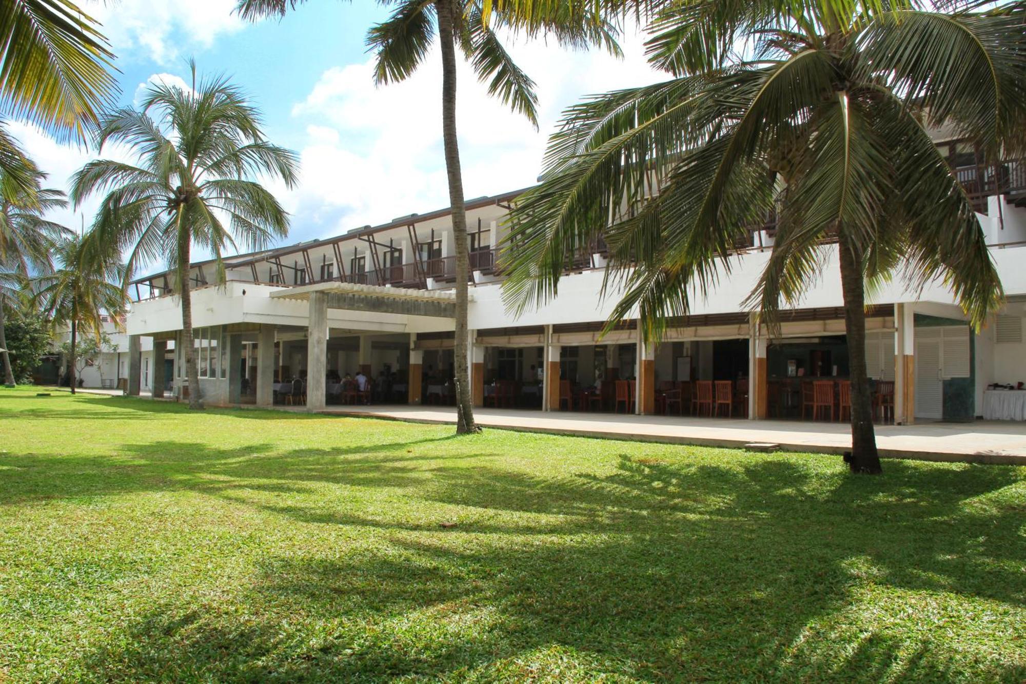 Goldi Sands Hotel Negombo Bagian luar foto