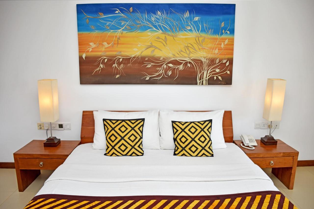 Goldi Sands Hotel Negombo Bagian luar foto