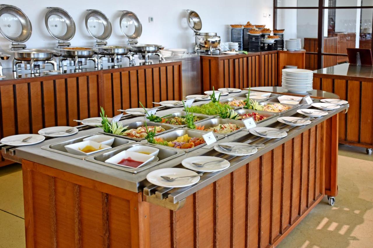 Goldi Sands Hotel Negombo Bagian luar foto