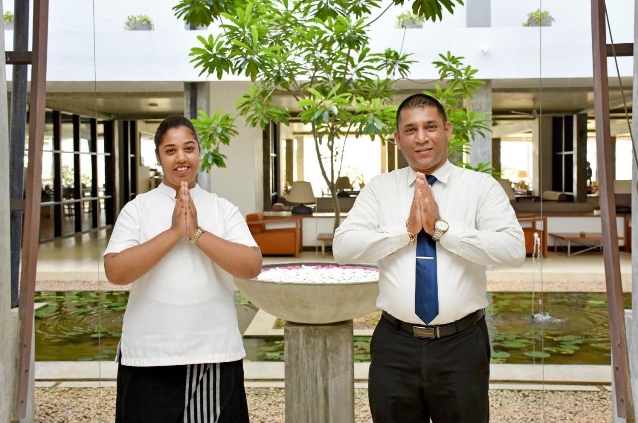 Goldi Sands Hotel Negombo Bagian luar foto