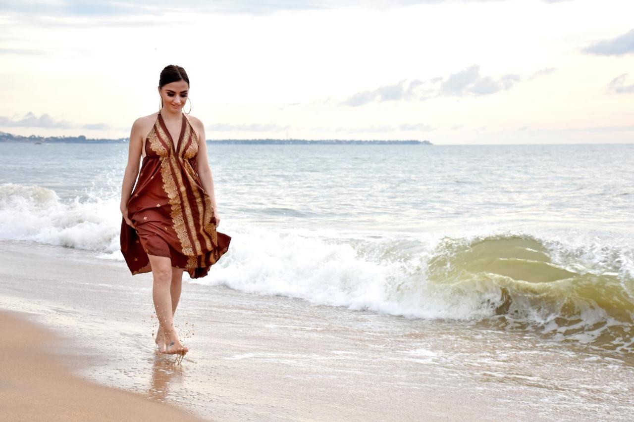 Goldi Sands Hotel Negombo Bagian luar foto